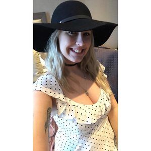 Meet your Posher, Crystal